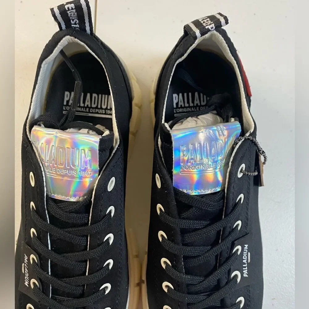 NIB Palladium Women’s Revolt Lo TX Black White Chunky Sole Sneaker Shoe - Size 8